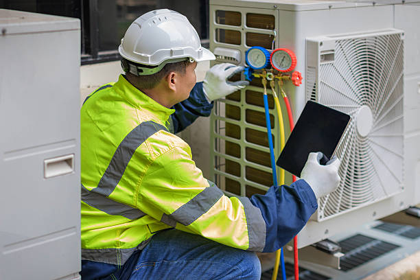 Professional Heat Pump Repair technician working in Congerville, IL